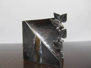 lot 41 image: Larger Sculptural Modernist Hand Hammered Sterling Silver Brooch wLeaves 