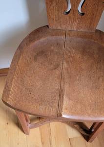 lot 25 image: Antique Carved Quarter Sawn Arts and Craft Pub Chair