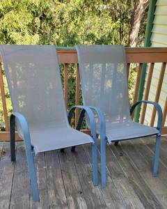 lot 170 image: Grey Mesh Sling Patio Chair Set