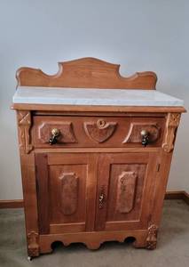 lot 17 image: Antique Spoon Carved Walnut Washstand Night Table