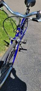 lot 40 image: Mens Specialized Crossroads Blue Bicycle