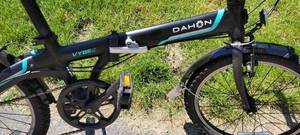 lot 42 image: Dahon Vybe Folding City Bicycle
