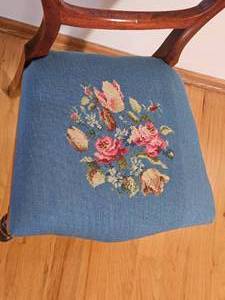 lot 92 image: Vintage Balloon-Back Parlor Chair