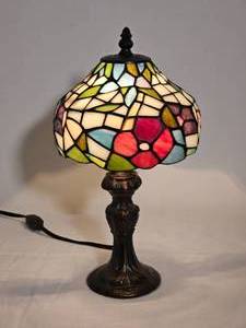 lot 96 image: Pair of Tiffany Shade Desk Lamps