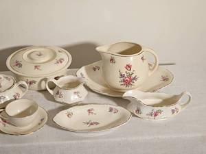 lot 198 image: Homer Laughlin Priscila Pattern Serving Pieces