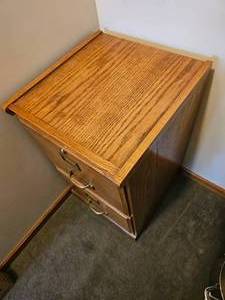 lot 173 image: Traditional Oak Filing Cabinet