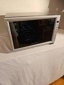 lot 122 image: Eight Bottle Wine Cooler Refrigerator