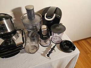 lot 176 image: Small Kitchen Appliance Group