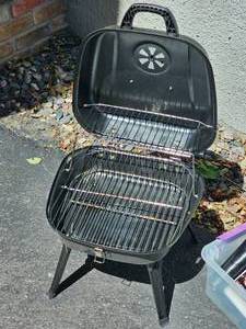 lot 210 image: Portable Tabletop Charcoal Grill