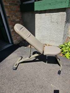 lot 212 image: Adjustable Workout Bench