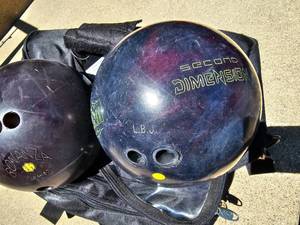 lot 199 image: Bowling Ball Pair & Bag