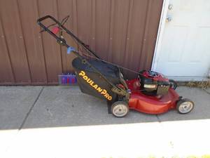 Craftsman self propelled mower with bagger. Good used condition. Tested & works. As shown.