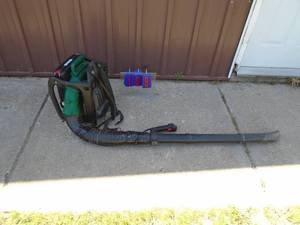 Lesco 4200 power blower. Used condition. Blower tube needs new clamp. Tested & works. As shown.