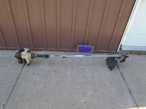IDC weed trimmer. Used condition. Tested & works. As shown.