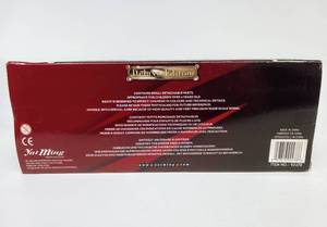 lot 87 image: Vintage ROAD SIGNATURE COLLECTION 118 Scale Die-Cast 1950 Studebaker Champion