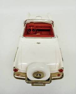 lot 90 image: Vintage FIFTIES 118 Scale Die-Cast 1955 Ford Thunderbird Convertible