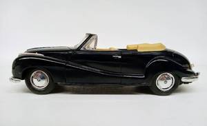 lot 89 image: Vintage MAISTO 118 Scale Die-Cast 1955 BMW 502