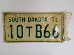 lot 47 image: Vintage Unused 1971 South Dakota Truck License Plates