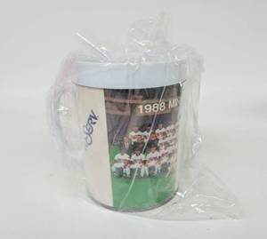 lot 115 image: Trio of Vintage THERMOSERV Plastic 1998 Minnesota Twins MLB Coffee Mugs