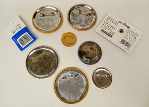 lot 141 image: Vintage Collection of Miscellaneous Pins with DISNEY, University of Minnesota and Australia Pins