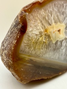 lot 173 image: Sliced and Polished Agate Geode