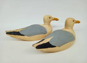lot 192 image: Vintage Pair of Seagull Decoys AMERICAN WILD FOWL SERIES 1985
