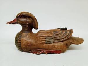 lot 212 image: Vintage Hand-Carved Wood Duck Decoy