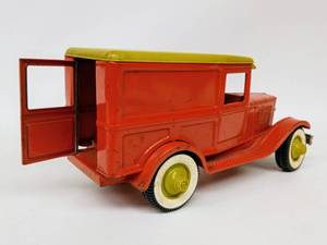 lot 256 image: Vintage BUDDY L Die-Cast Buddys Pie Wagon Toy Truck