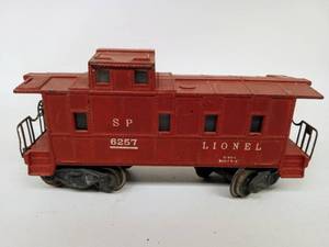 lot 266 image: Vintage LIONEL TRAINS Toy Train Car