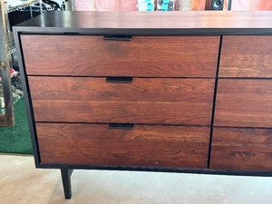lot 1 image: Stylish Capertown Furniture Dresser