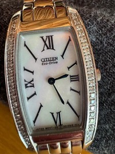 lot 180 image: Womens Citizen Eco Drive Wristwatch