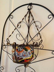 lot 163 image: Decorative Metal Garden Trellis with Plant Hanger and Planter