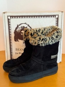 lot 166 image: Jackie Mukluk Boots, Size 7