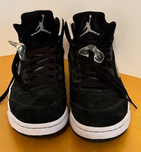 lot 15B image: Air Jordan Retro 5 Retro Oreo  Jordan 5 Retro Mid Oreo