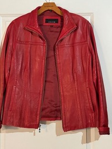 lot 86 image: Womens Jones New York Leather Jacket