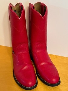 lot 87 image: Pair of Bright Red Womens Justin Western Boots