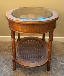 lot 63 image: Vintage Italian Provincial Oval Accent Table