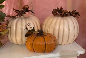 lot 109 image: Fabulous Fall Decor