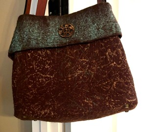 lot 144 image: Elegant Handbag