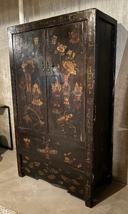 lot 14 image: Vintage Chinese Painted Cabinet