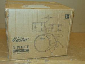 lot 2 image: Kids Drum Set
