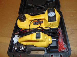 lot 9 image: Electric Car Jack Kit