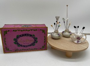 Vintage tin, hat pins and S&P shakers