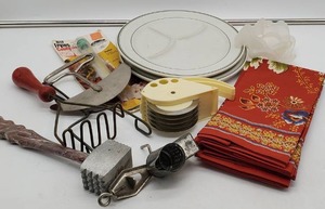 Set of New Williams Sonoma Cloth Napkins and Misc. Kitchen