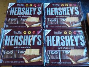 lot 10 image: 4 x 6 packs Hersheys Full Size Candy Bars