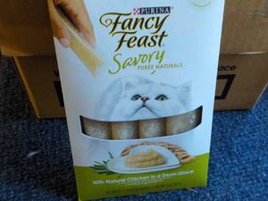 lot 17 image: 30 x 4 packs Natural Chicken in a Demi Glaze Purina Fancy Feast Savory Cat Treats retail $3 each