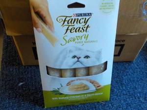 lot 18 image: 30 x 4 packs Natural Chicken in a Demi Glaze Purina Fancy Feast Savory Cat Treats retail $3 each
