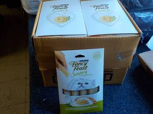 lot 20 image: 30 x 4 packs Natural Chicken in a Demi Glaze Purina Fancy Feast Savory Cat Treats retail $3 each