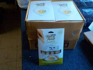 lot 21 image: 30 x 4 packs Natural Chicken in a Demi Glaze Purina Fancy Feast Savory Cat Treats retail $3 each