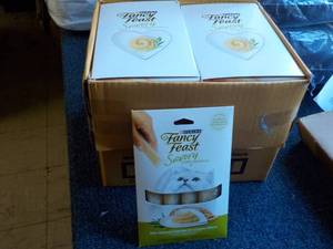 lot 22 image: 30 x 4 packs Natural Chicken in a Demi Glaze Purina Fancy Feast Savory Cat Treats retail $3 each